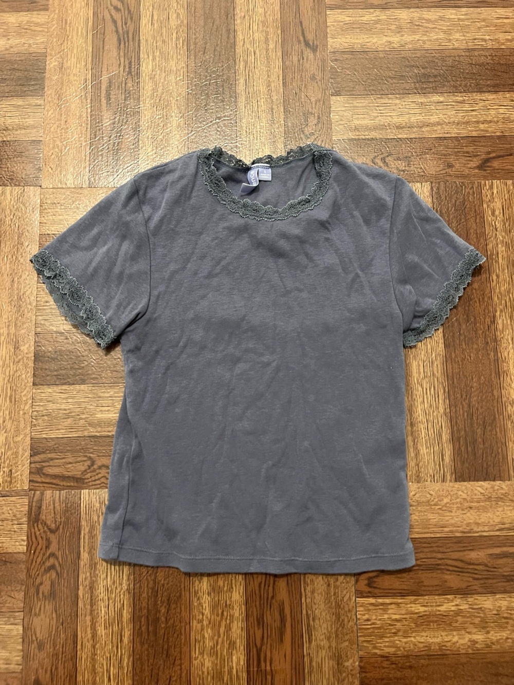 Lace Trim Short Sleeve Tee - Charcoal Gray